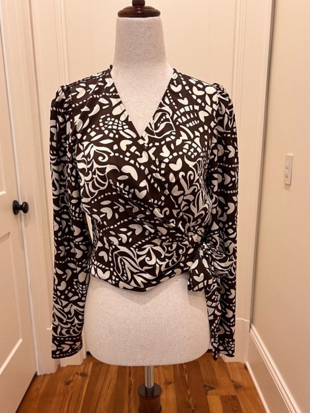 Joie patterned wrap blouse w/side tie and elastic shirred back XS/TP NWOT